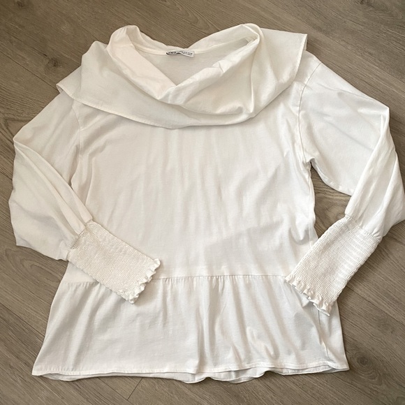 Zara Tops - Zara cotton top M EUC